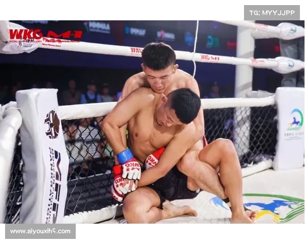 新疆战神达尔米思带病降服胜出，赛后掩面悼念病逝母亲。